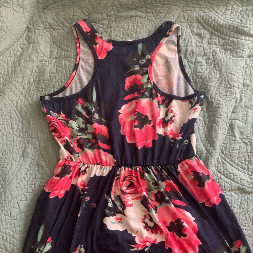 WORN ONCE floral dress with pockets!
